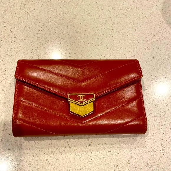 Limited edition CHANEL WALLET authenticity guaranteed. Medium size, Red color - Picture 1 of 8